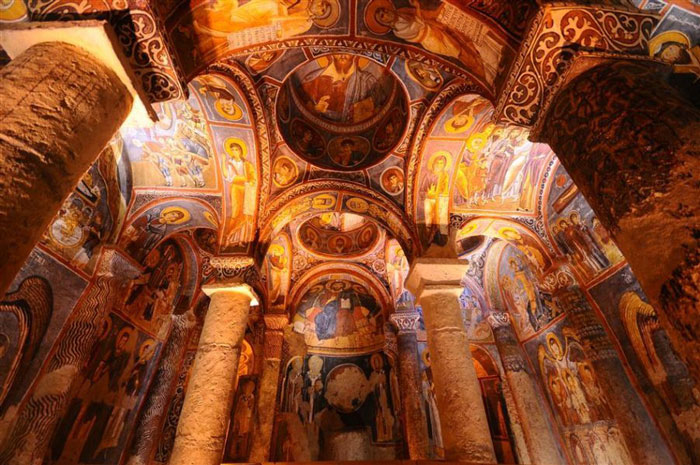 Karanlık Kilise